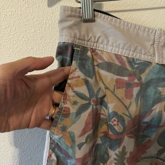 Howler Bros Heed to Call Multicolor Tropical Print Board Shorts-35 - Picture 4 of 10